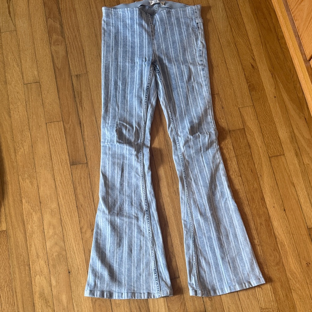 We The Free Penny Pull-On Flare Jeans, Size 25 🩵